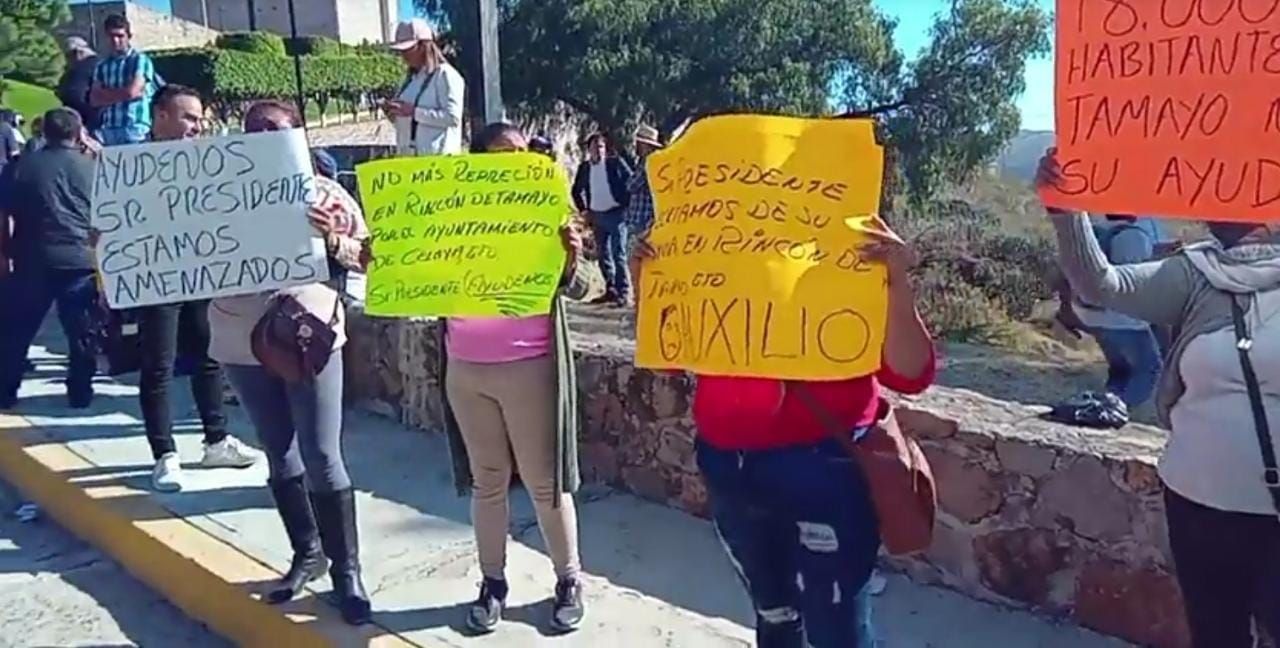 Vecinos de Rincón del Tamayo se manifiestan para pedir ayuda a AMLO en su visita a Guanajuato 